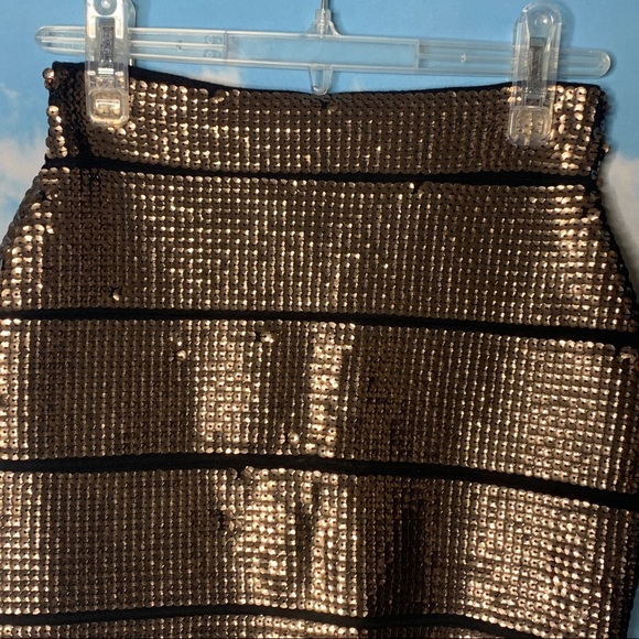 BCBGMaxazria- Sequin Mini Skirt size Small - Picture 2 of 13